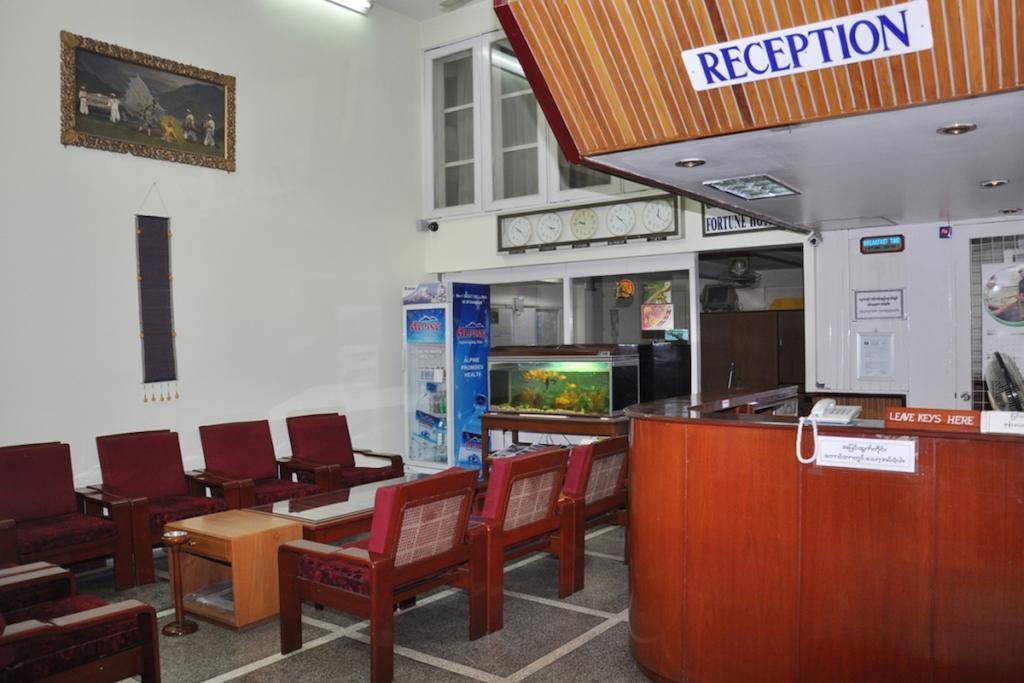 Fortune Hotel Mandalay Esterno foto
