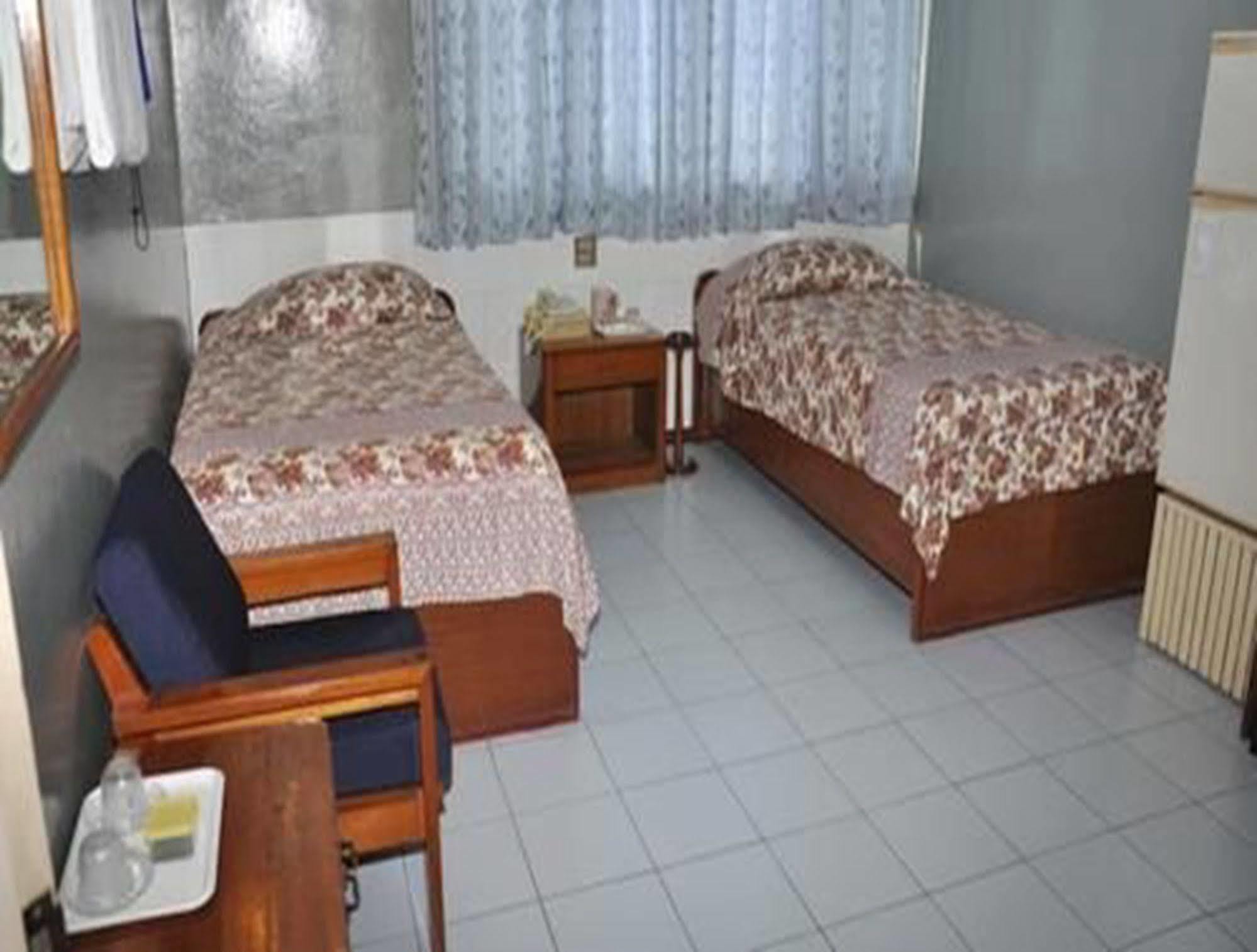Fortune Hotel Mandalay Esterno foto