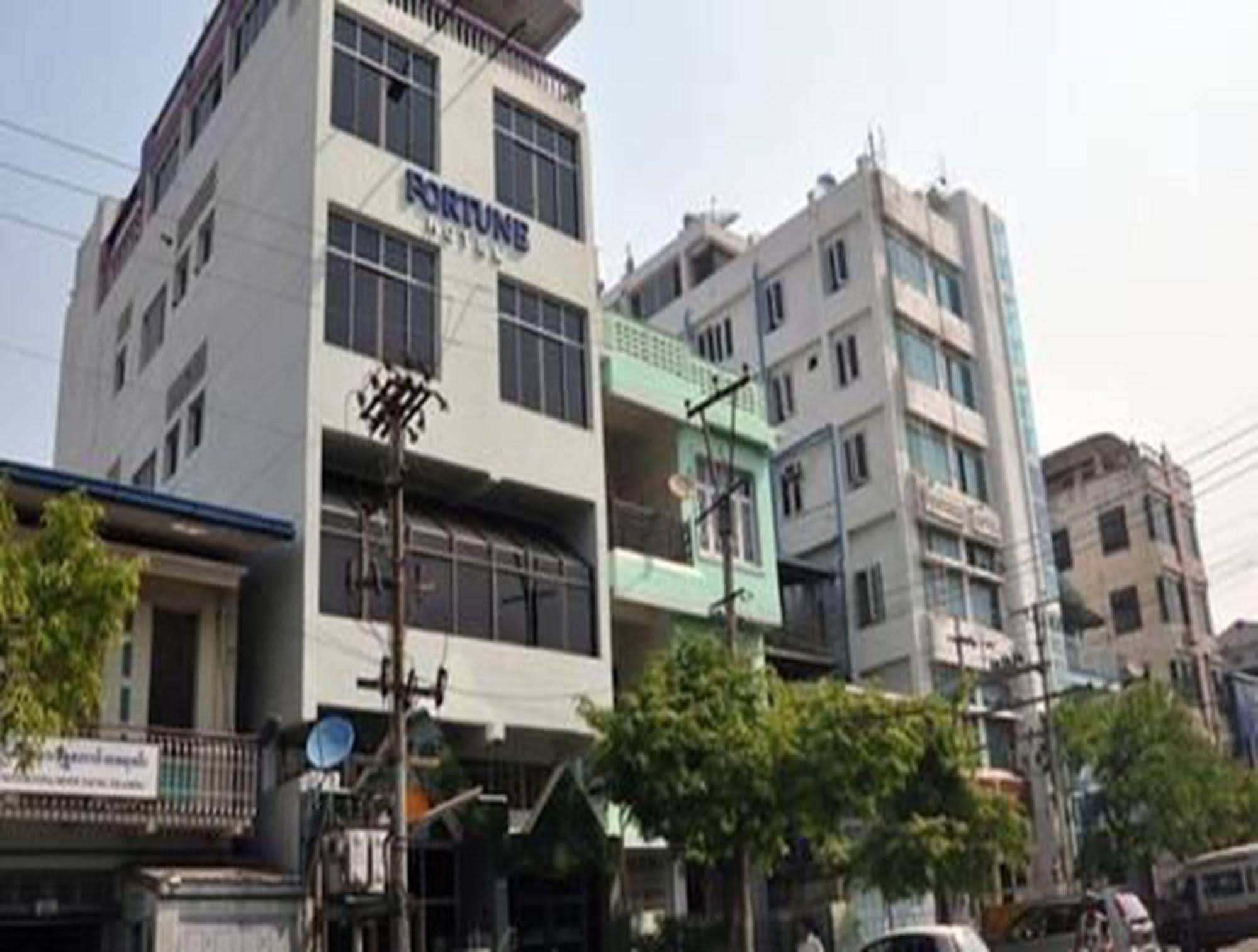 Fortune Hotel Mandalay Esterno foto