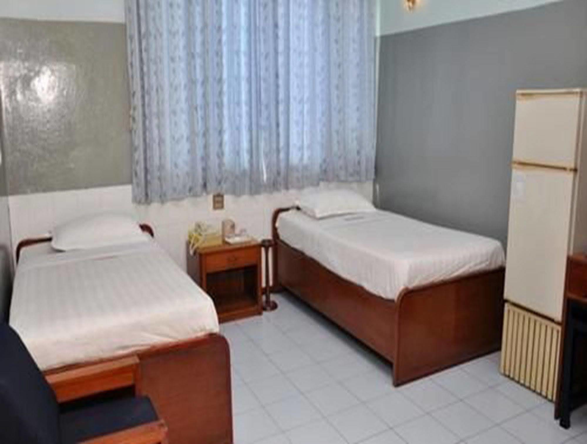 Fortune Hotel Mandalay Esterno foto