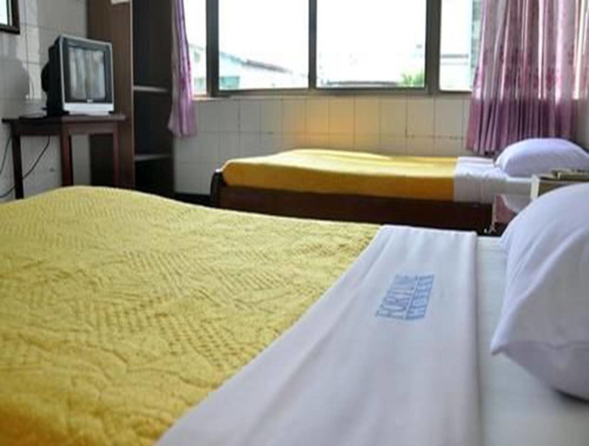 Fortune Hotel Mandalay Esterno foto