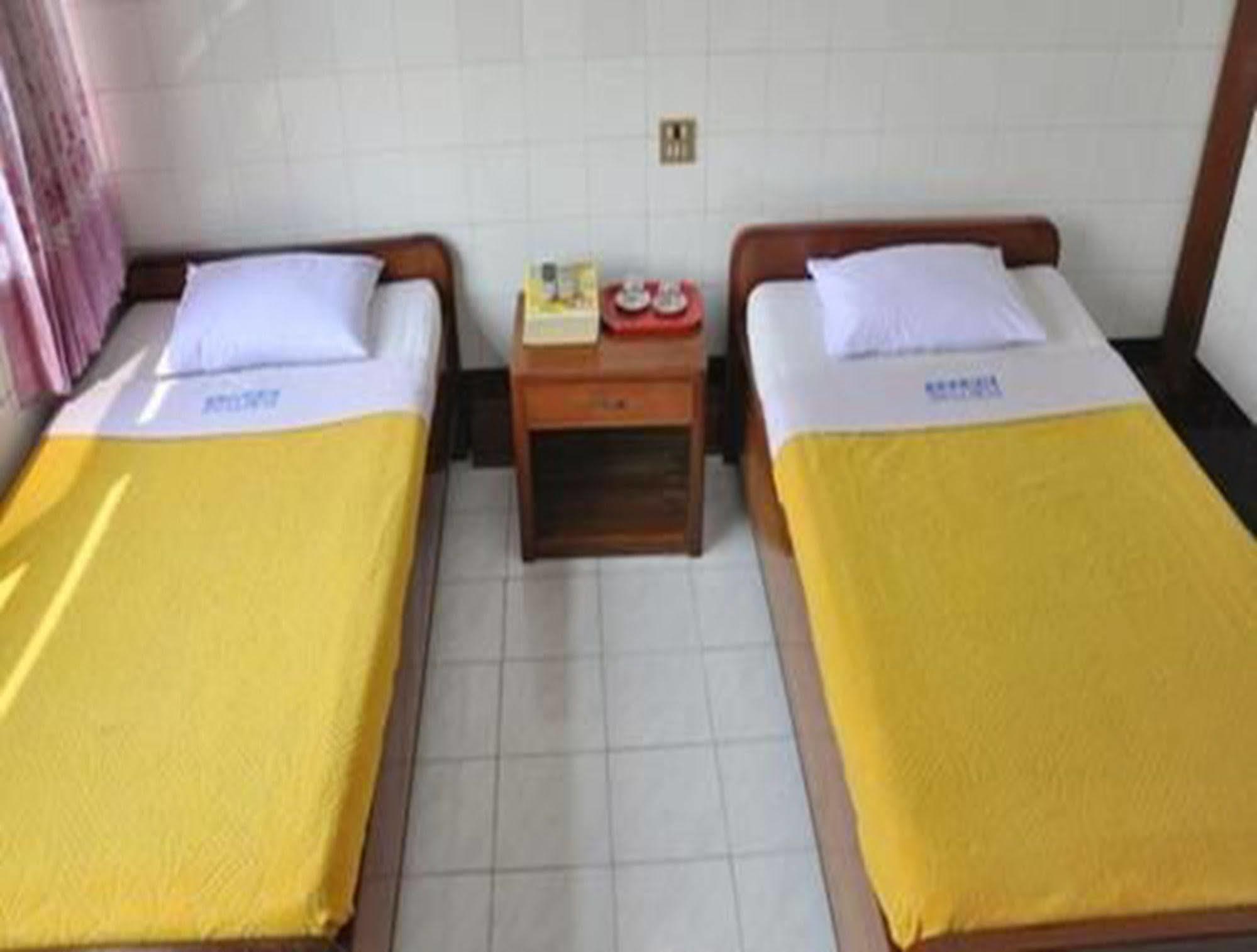 Fortune Hotel Mandalay Esterno foto